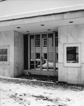 Kundmanngasse (Door), 2014, Gelatin silver print, 25.4 x 20.3 cm (image), Edition of 5